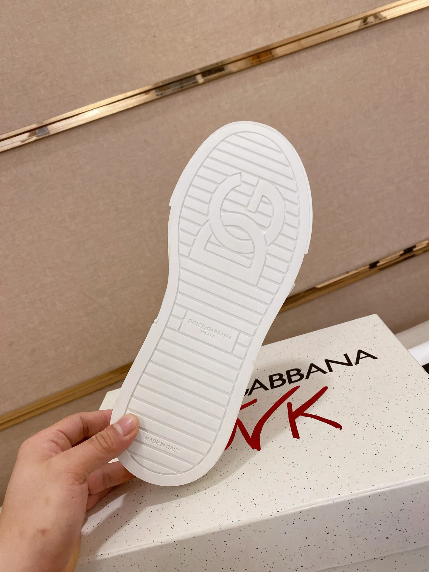 Men's shoes 💰: 660💰 (top quality) The latest sports style DG hot model recommendation, 👉 first launch of men's shoes 😻 I am really crazy about it, top design, impeccable comfort, absolute best-seller, imported cowhide upper, full cowhide lining🐂. Original replica, the latest cool outsole 💥👟Number of codes: 38-44 (45/custom-made, non-refundable)